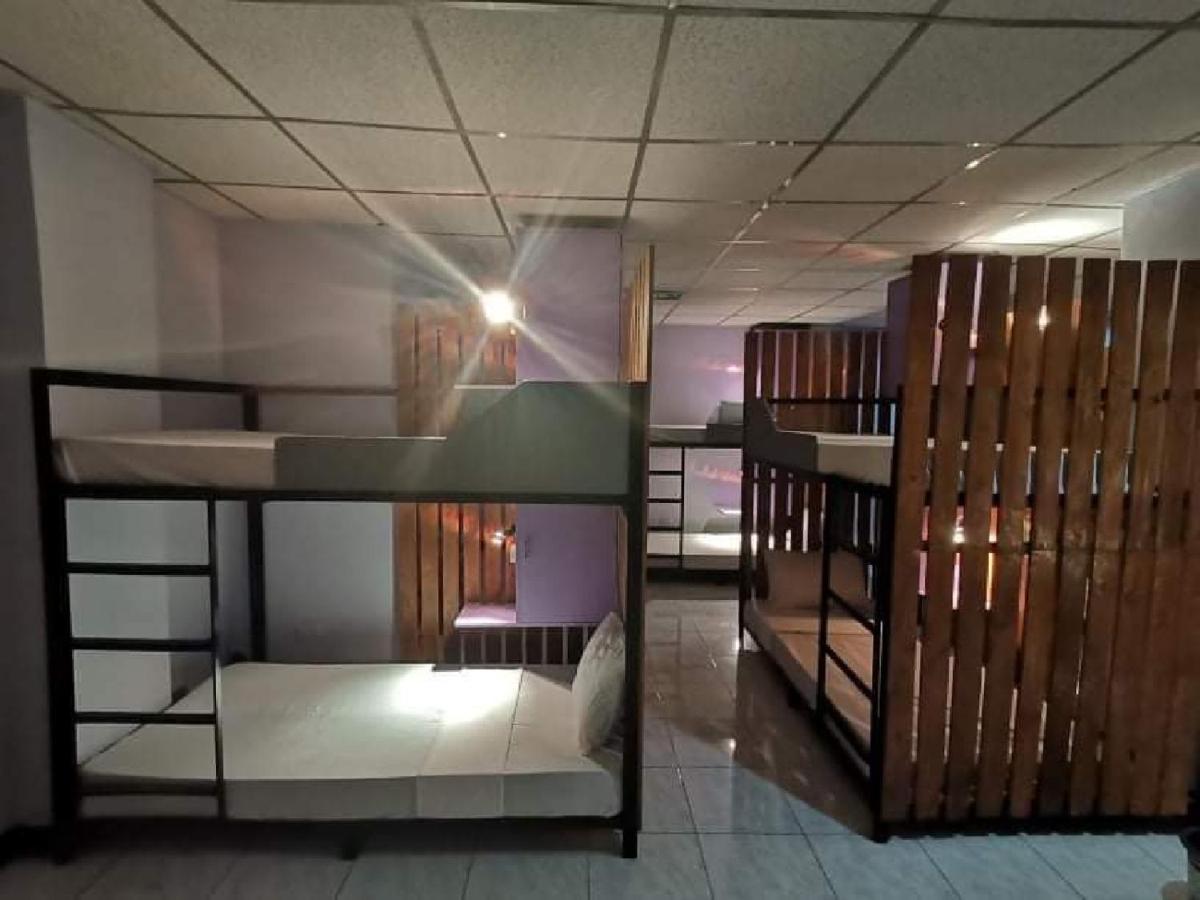 Manila Nomads Hostel マニラ市 エクステリア 写真